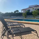 Con Piscina, Soleada, Tranquila Y Centrica Villa *