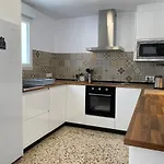 Con Piscina, Soleada, Tranquila Y Centrica Villa
