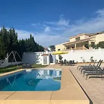 Con Piscina, Soleada, Tranquila Y Centrica فيلة