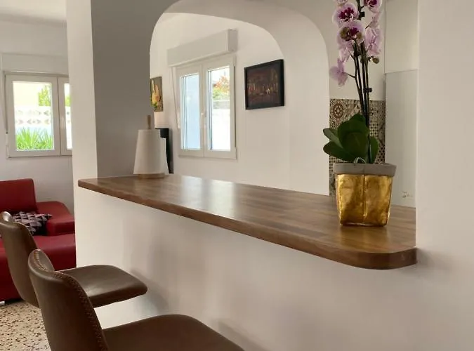 Con Piscina, Soleada, Tranquila Y Centrica *