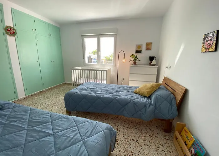 Villa Con Piscina, Soleada, Tranquila Y Centrica