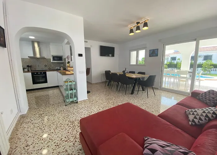 Con Piscina, Soleada, Tranquila Y Centrica *