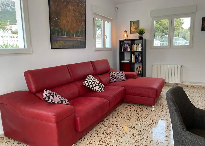 Con Piscina, Soleada, Tranquila Y Centrica *