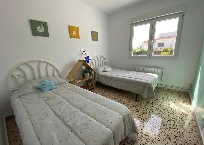 Con Piscina, Soleada, Tranquila Y Centrica