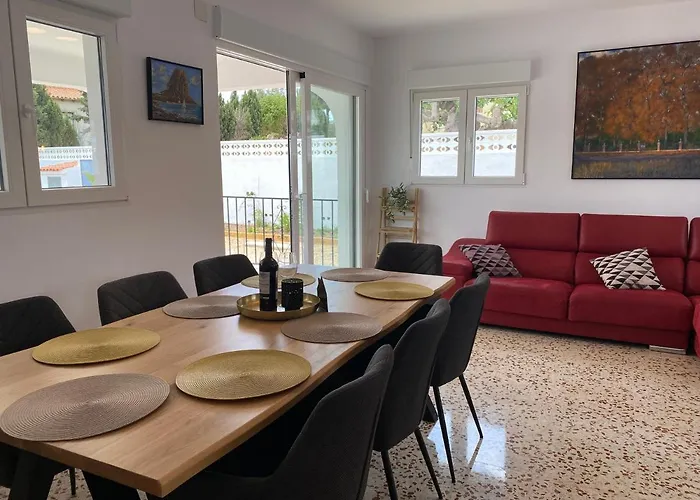 Con Piscina, Soleada, Tranquila Y Centrica Villa Calpe