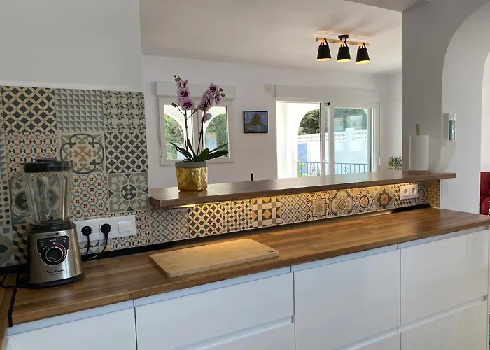 Villa Con Piscina, Soleada, Tranquila Y Centrica