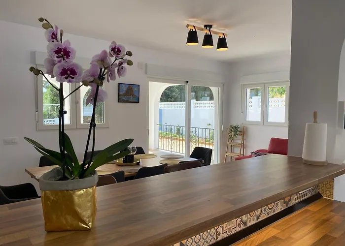 Con Piscina, Soleada, Tranquila Y Centrica *