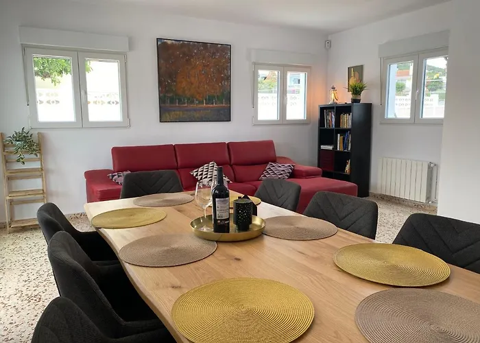 Con Piscina, Soleada, Tranquila Y Centrica Villa Calpe